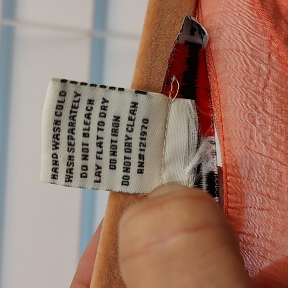 Flying Tomato...Blouse - Picture 7 of 7